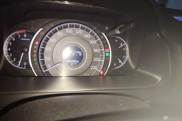 Used Honda CR-V 2012 2.4L four-wheel drive luxury version Odometer Close Up