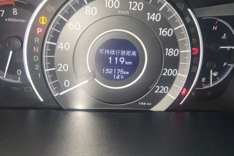 Used Honda CR-V 2012 2.0L two-wheel drive urban version Odometer Close Up