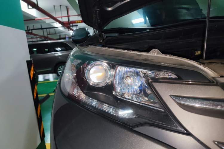 Used Honda CR-V 2012 2.4L four-wheel drive luxury version Right Front Headlight