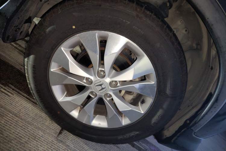 Used Honda CR-V 2012 2.4L four-wheel drive luxury version Right Front Wheel Hub