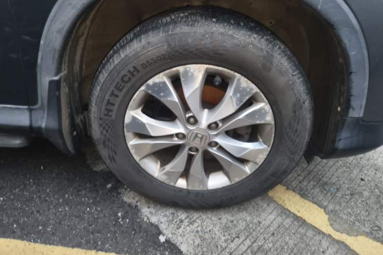 Used Honda CR-V 2012 2.4L four-wheel drive luxury version Right Front Wheel Hub