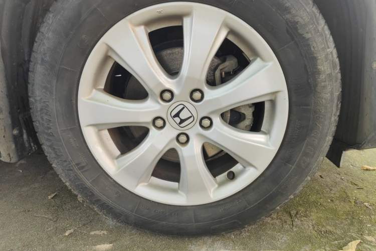 Used Honda CR-V 2012 2.0L two-wheel drive urban version Right Front Wheel Hub