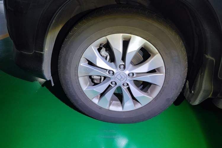 Used Honda CR-V 2012 2.4L four-wheel drive luxury version Right Front Wheel Hub
