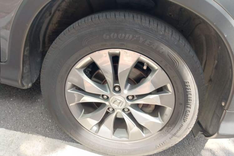 Used Honda CR-V 2012 2.4L four-wheel drive luxury version Right Front Wheel Hub