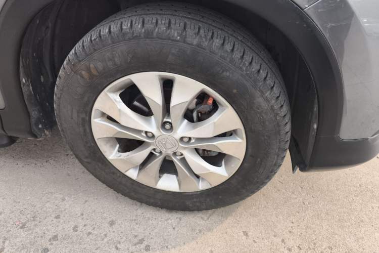 Used Honda CR-V 2012 2.4L four-wheel drive luxury version Right Front Wheel Hub