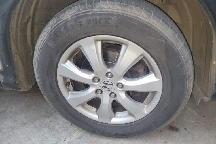 Used Honda CR-V 2012 2.0L two-wheel drive urban version Right Front Wheel Hub