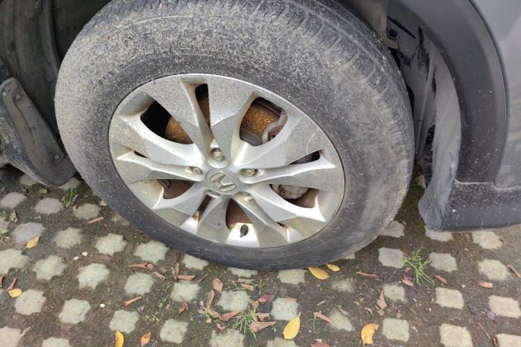 Used Honda CR-V 2012 2.4L four-wheel drive luxury version Right Front Wheel Hub