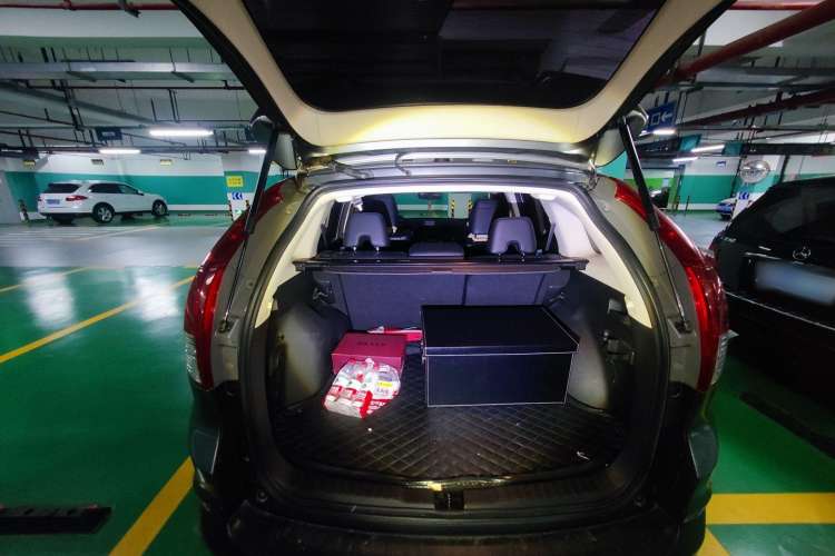 Used Honda CR-V 2012 2.4L four-wheel drive luxury version Trunk