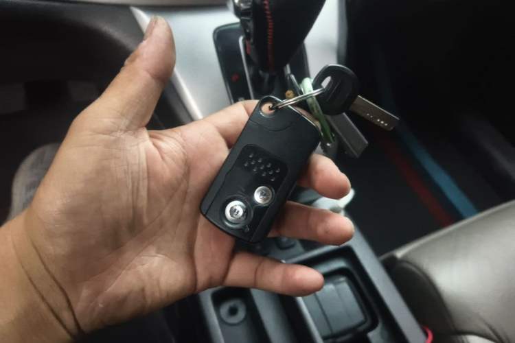 Used Honda CR-V 2012 2.4L four-wheel drive luxury version Vehicle Key