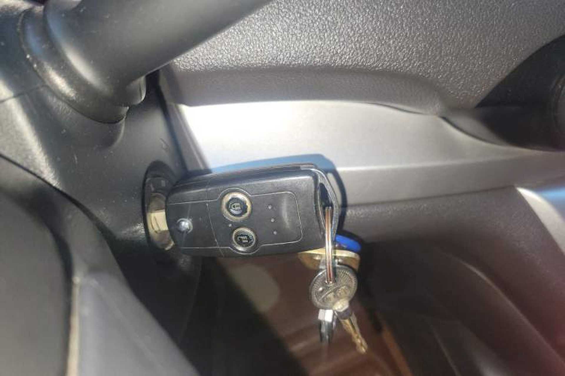 Used Honda CR-V 2012 2.0L two-wheel drive urban version Vehicle Key
