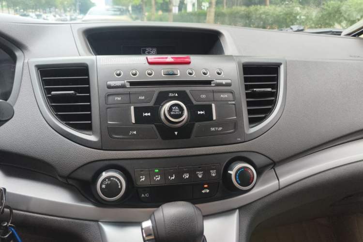 Used Honda CR-V 2012 2.0L two-wheel drive urban version Audio And AC Panel