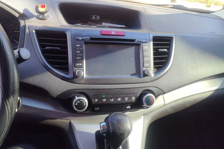 Used Honda CR-V 2012 2.0L two-wheel drive urban version Audio And AC Panel