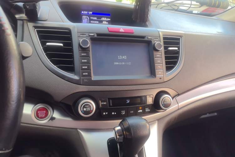 Used Honda CR-V 2012 2.4L four-wheel drive luxury version Audio And AC Panel