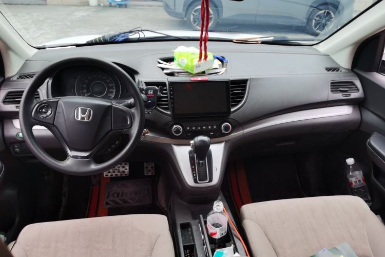 Used Honda CR-V 2012 2.0L two-wheel drive urban version Center Console
