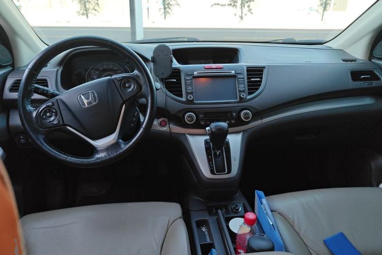 Used Honda CR-V 2012 2.4L four-wheel drive luxury version Center Console