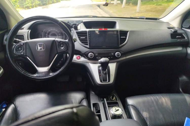 Used Honda CR-V 2012 2.4L four-wheel drive luxury version Center Console