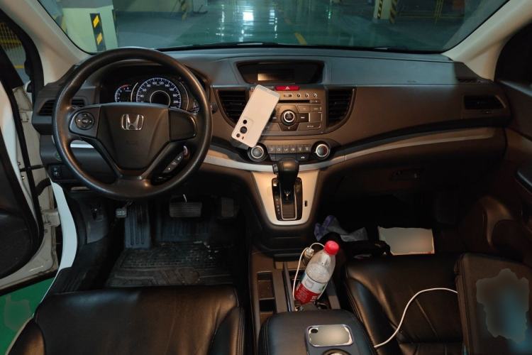 Used Honda CR-V 2012 2.0L two-wheel drive urban version Center Console