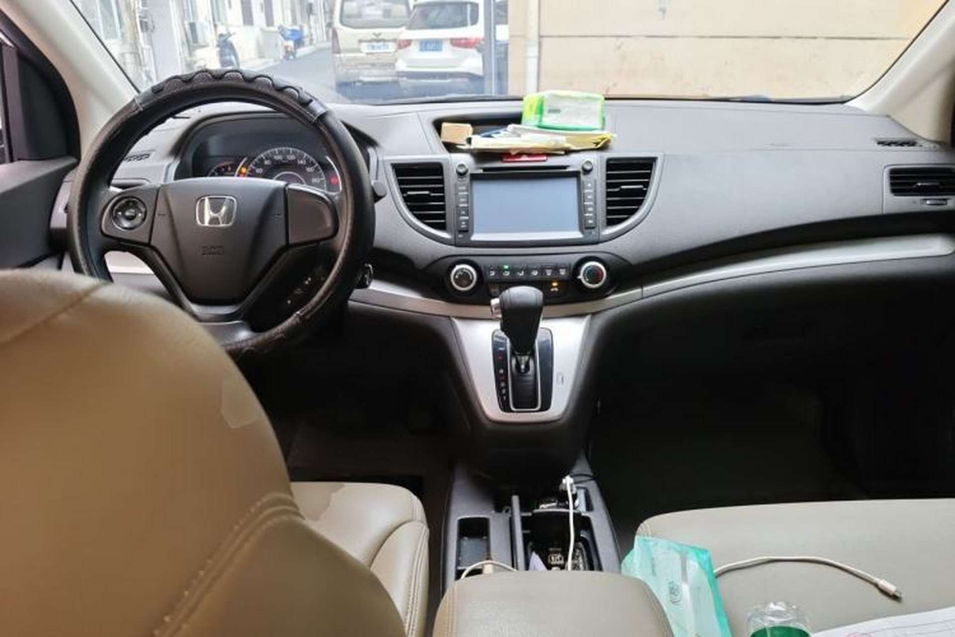 Used Honda CR-V 2012 2.0L two-wheel drive urban version Center Console