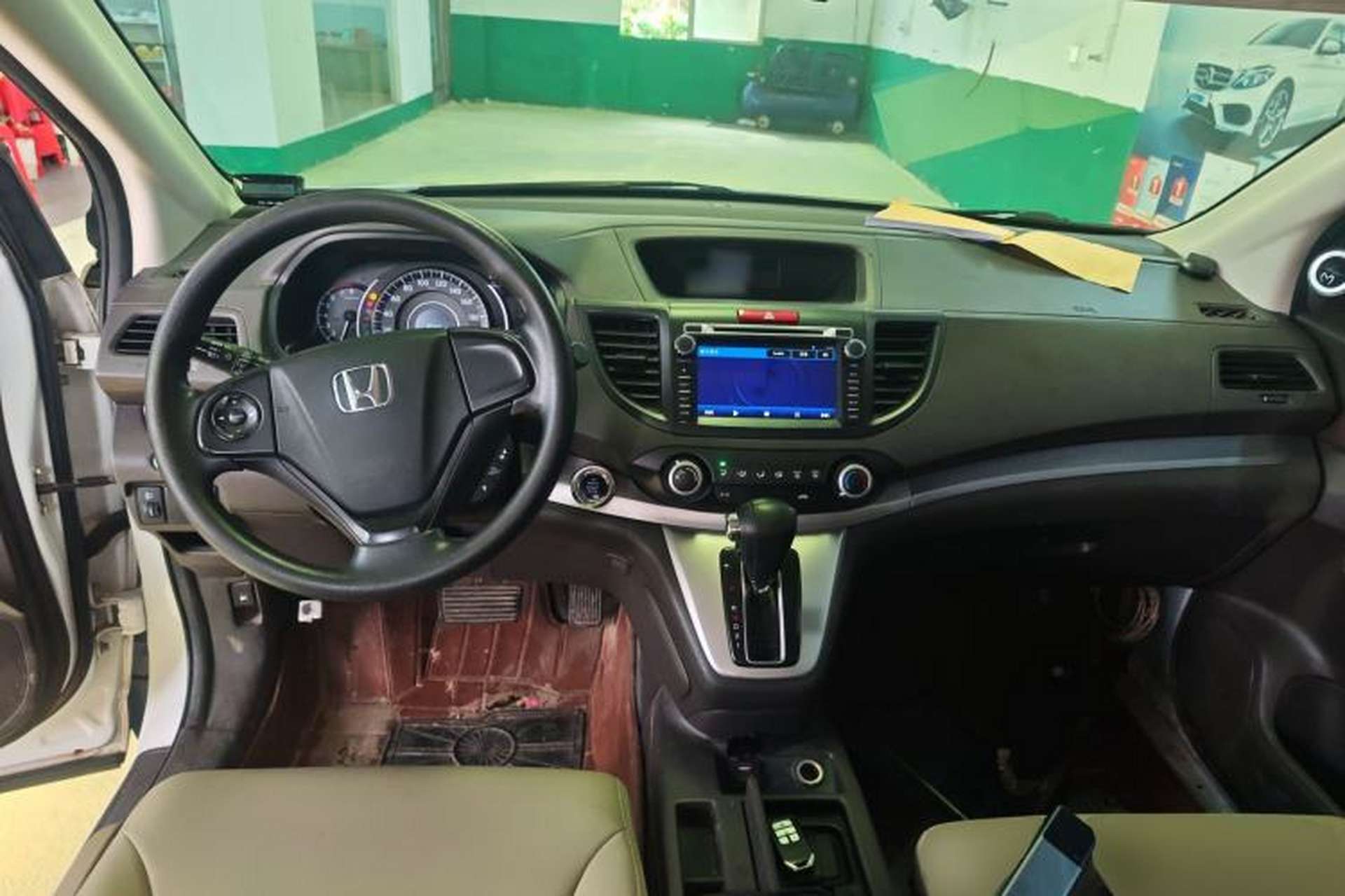 Used Honda CR-V 2012 2.0L two-wheel drive urban version Center Console