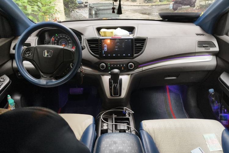 Used Honda CR-V 2012 2.0L two-wheel drive urban version Center Console