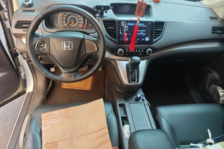 Used Honda CR-V 2012 2.0L two-wheel drive urban version Center Console