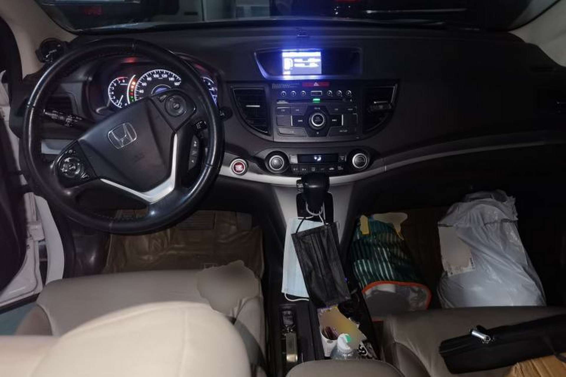 Used Honda CR-V 2012 2.4L four-wheel drive luxury version Center Console