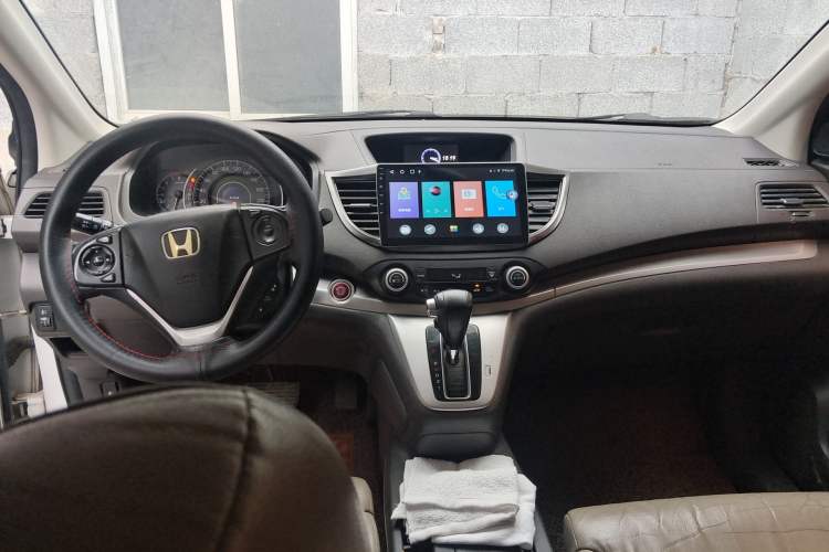 Used Honda CR-V 2012 2.4L four-wheel drive luxury version Center Console