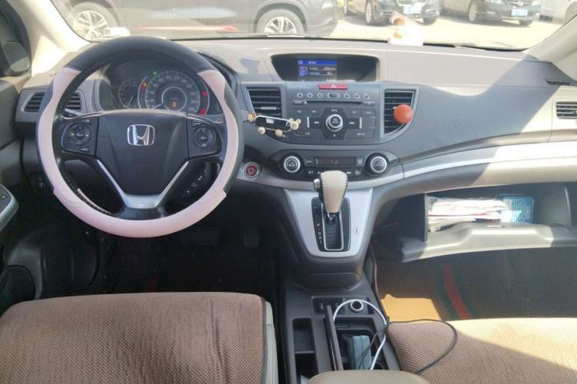 Used Honda CR-V 2012 2.4L four-wheel drive luxury version Center Console