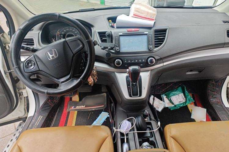 Used Honda CR-V 2012 2.0L two-wheel drive urban version Center Console