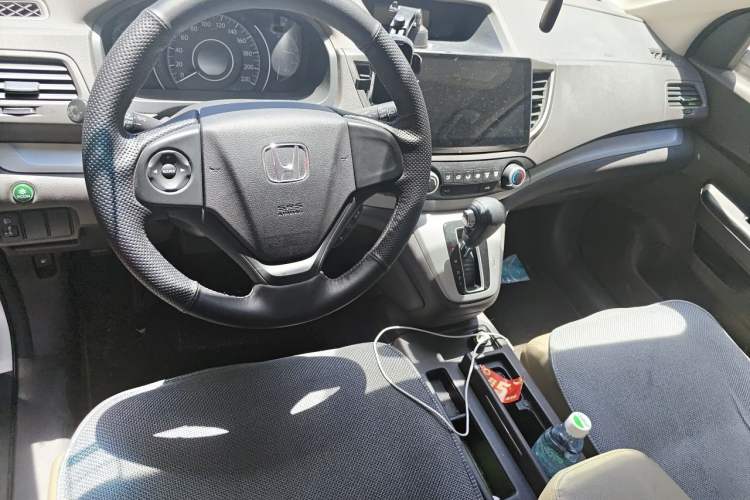 Used Honda CR-V 2012 2.0L two-wheel drive urban version Center Console