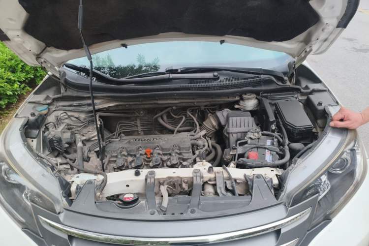 Used Honda CR-V 2012 2.0L two-wheel drive urban version Engine Bay