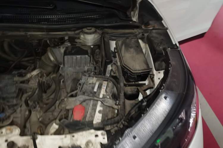 Used Honda CR-V 2012 2.0L two-wheel drive urban version Engine Bay Left