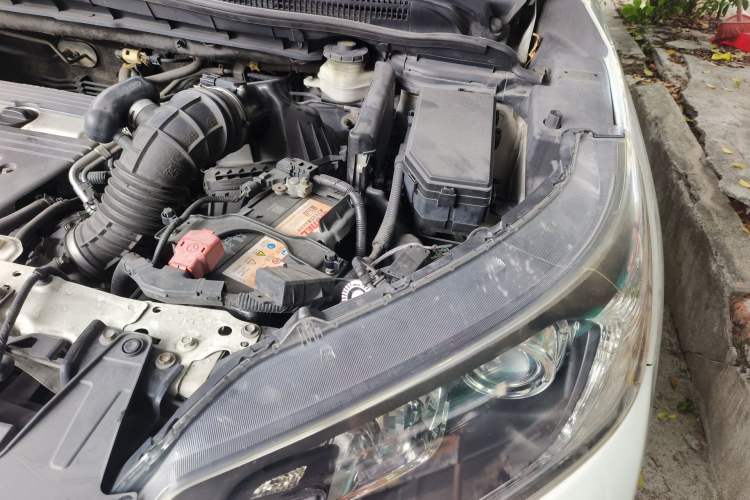 Used Honda CR-V 2012 2.4L four-wheel drive luxury version Engine Bay Left