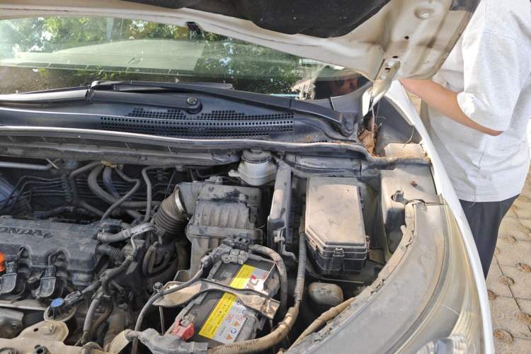 Used Honda CR-V 2012 2.0L two-wheel drive urban version Engine Bay Left
