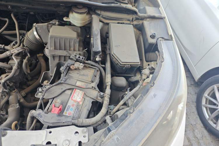 Used Honda CR-V 2012 2.0L two-wheel drive urban version Engine Bay Left