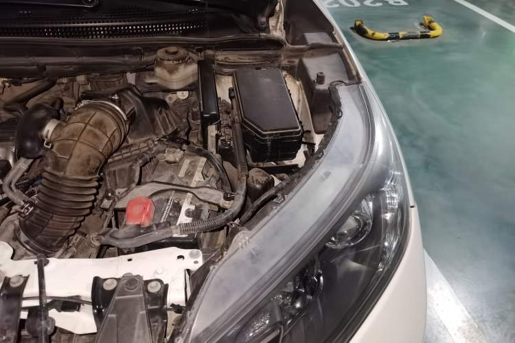Used Honda CR-V 2012 2.4L four-wheel drive luxury version Engine Bay Left