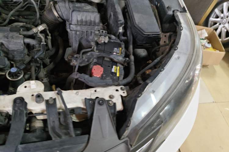 Used Honda CR-V 2012 2.0L two-wheel drive urban version Engine Bay Left