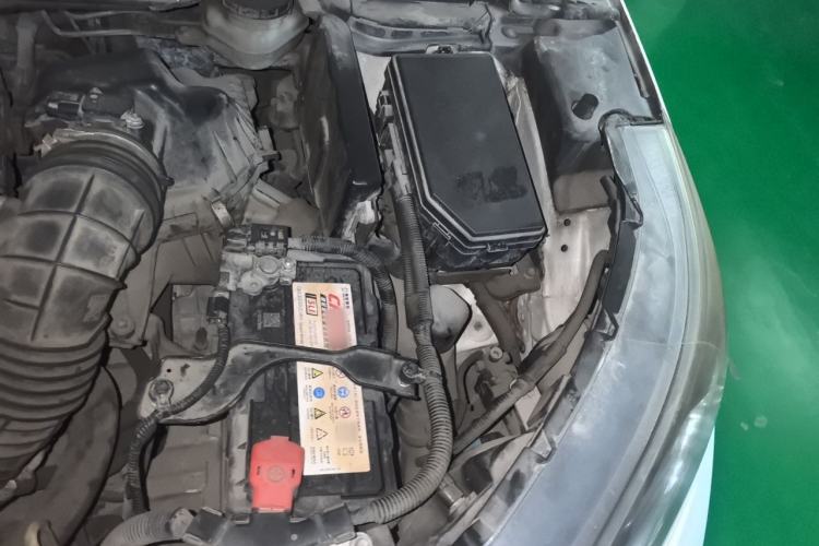 Used Honda CR-V 2012 2.4L four-wheel drive luxury version Engine Bay Left