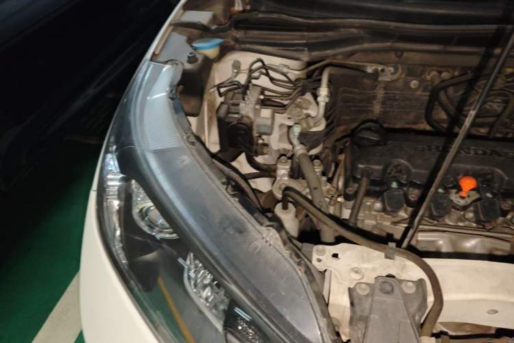 Used Honda CR-V 2012 2.0L two-wheel drive urban version Engine Bay Right