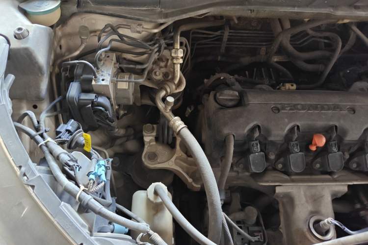 Used Honda CR-V 2012 2.0L two-wheel drive urban version Engine Bay Right