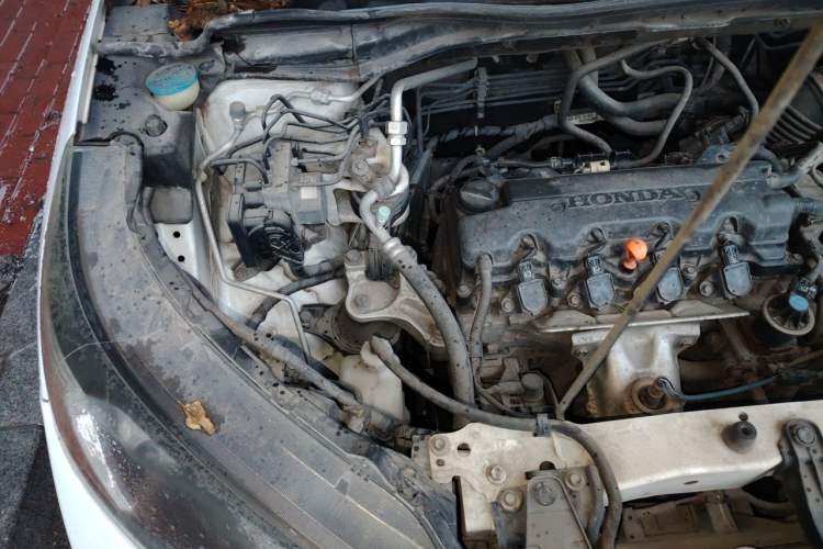 Used Honda CR-V 2012 2.0L two-wheel drive urban version Engine Bay Right