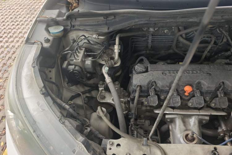 Used Honda CR-V 2012 2.0L two-wheel drive urban version Engine Bay Right