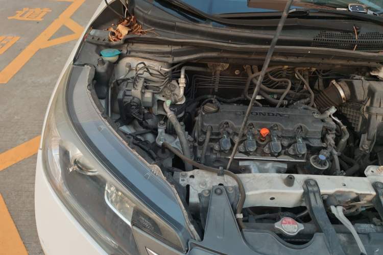 Used Honda CR-V 2012 2.0L two-wheel drive urban version Engine Bay Right