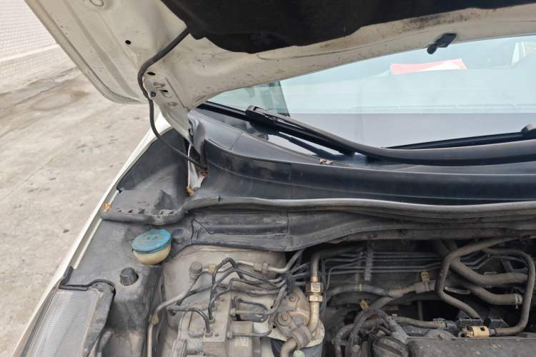 Used Honda CR-V 2012 2.0L two-wheel drive urban version Engine Bay Right