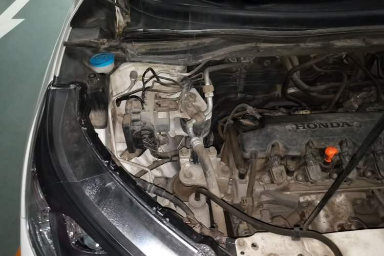 Used Honda CR-V 2012 2.0L two-wheel drive urban version Engine Bay Right