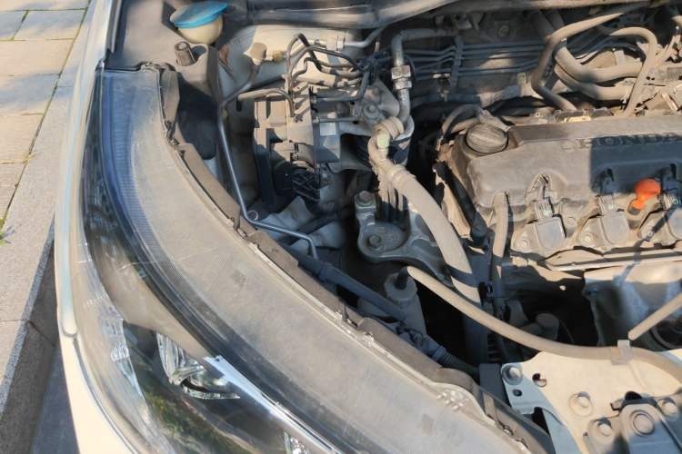 Used Honda CR-V 2012 2.0L two-wheel drive urban version Engine Bay Right
