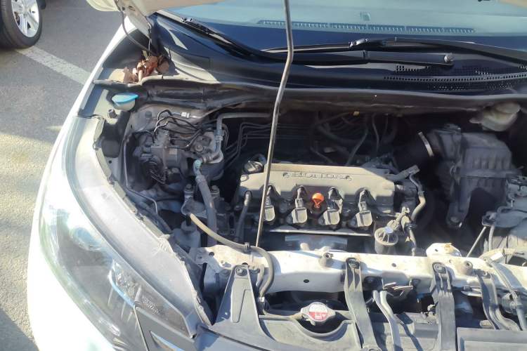 Used Honda CR-V 2012 2.0L two-wheel drive urban version Engine Bay Right