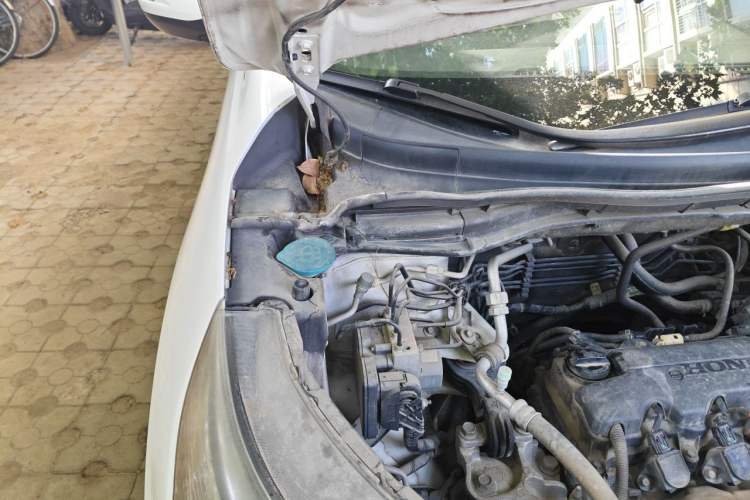 Used Honda CR-V 2012 2.0L two-wheel drive urban version Engine Bay Right
