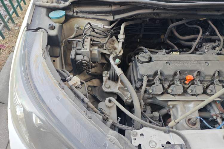 Used Honda CR-V 2012 2.0L two-wheel drive urban version Engine Bay Right