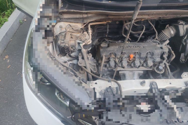 Used Honda CR-V 2012 2.0L two-wheel drive urban version Engine Bay Right